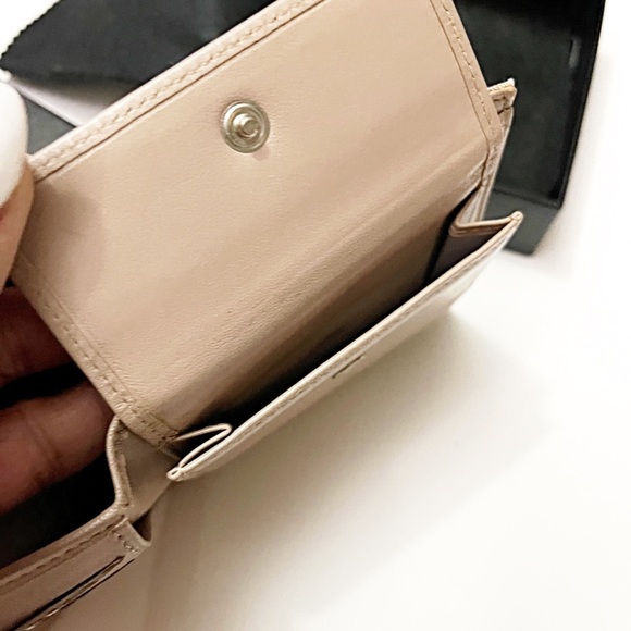 ✨GUC • CHANEL Beige New
Line Travel Bifold Wallet ✨AUTHENTIC - Picture 5 of 12